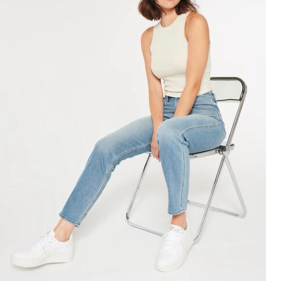 Hollister NWT Curvy Ultra High Rise Mom Jean Size 000S - Picture 11 of 11